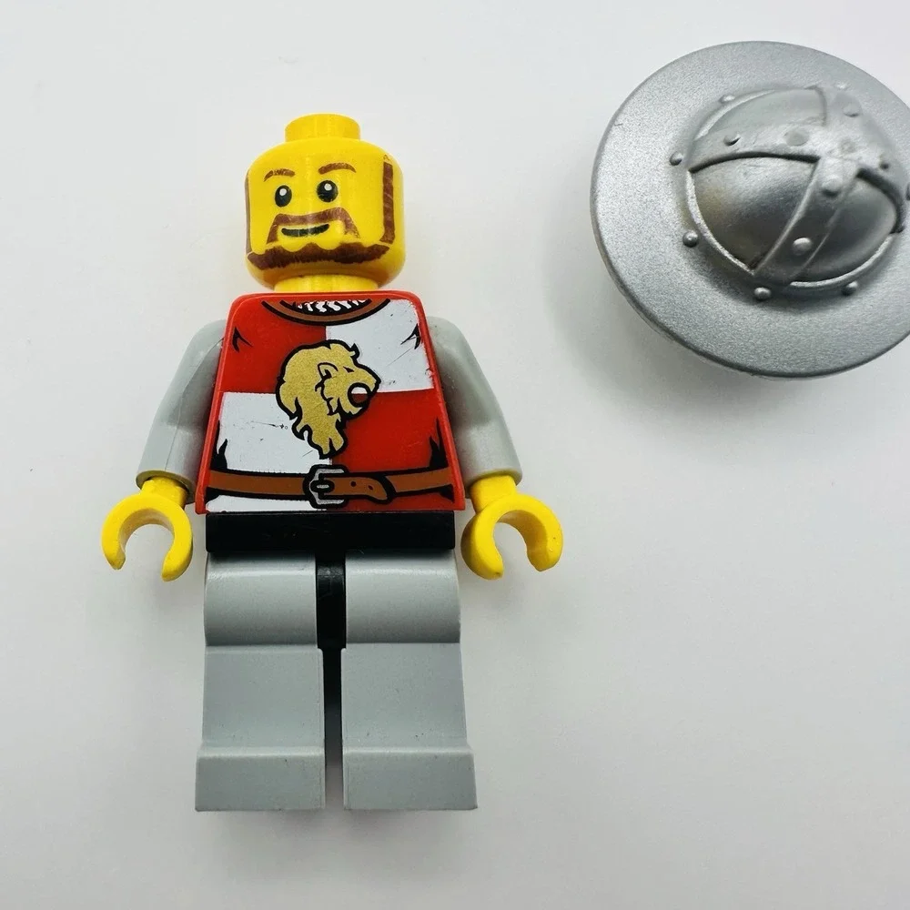 LEGO Kingdoms Lion Knight Castle Minifigure 7946‎ Pre-owned Read Description